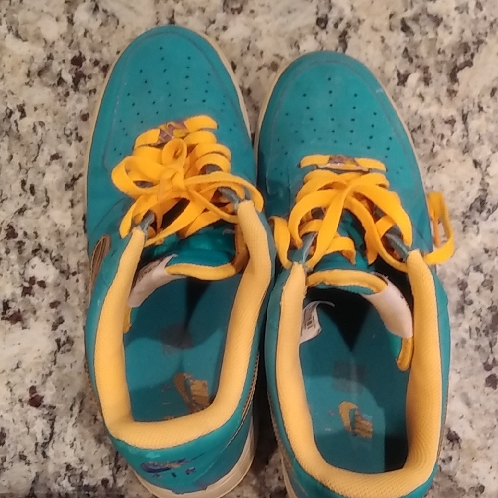 Nike Blue and Yellow Sneakers Sporty Low-Top Design